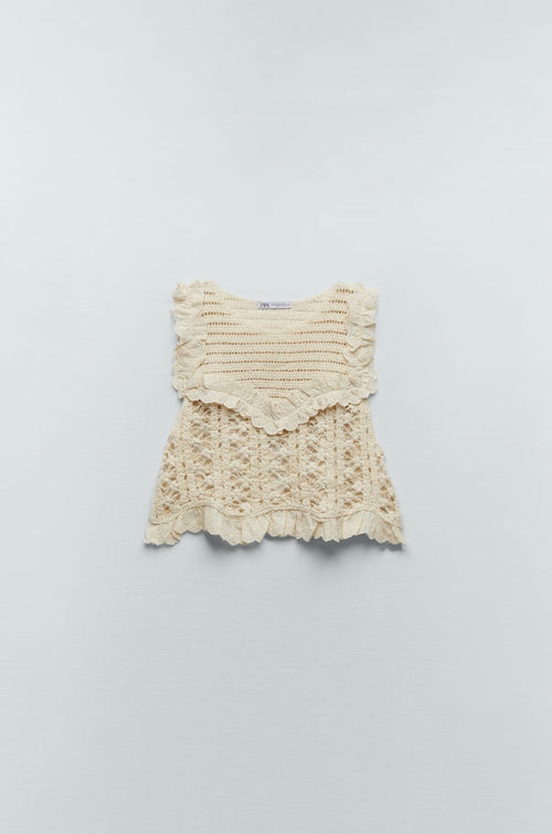 Zara
Crochet cropped ruffled top