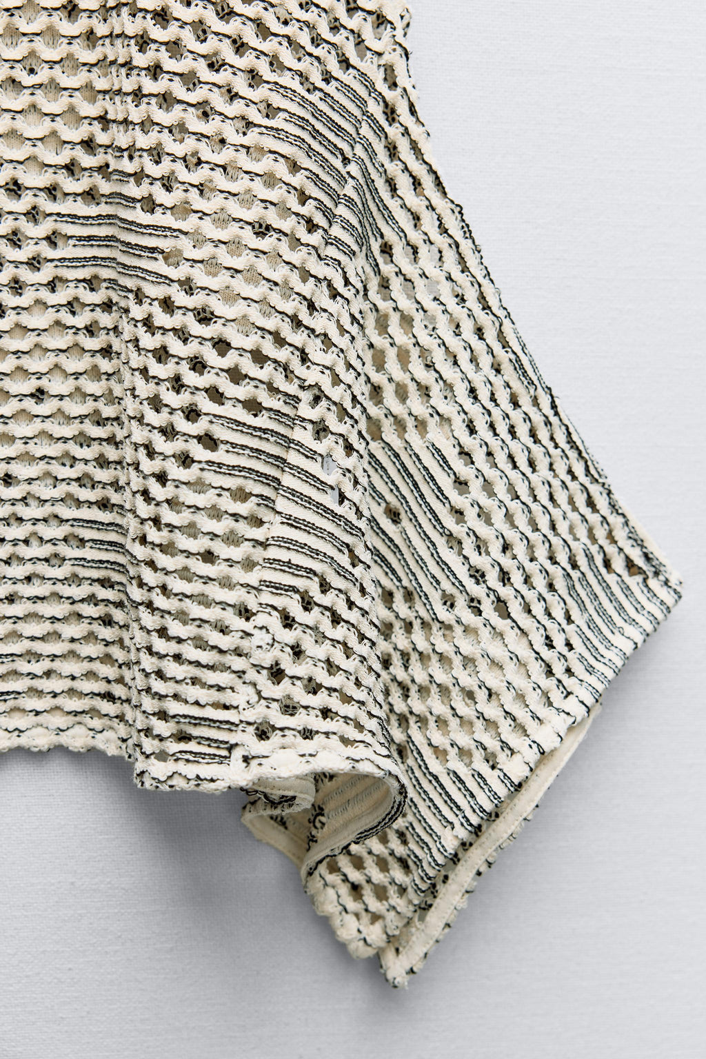 Zara
Asymmetrical jacquard top