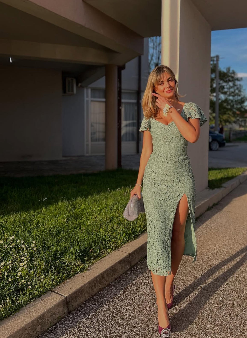 Zara
Lace Sweetheart Neckline Dress