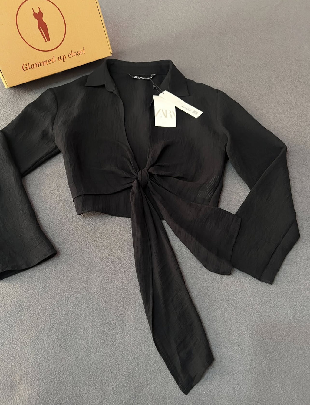 Zara
Textured semi-sheer tie-up cropped top