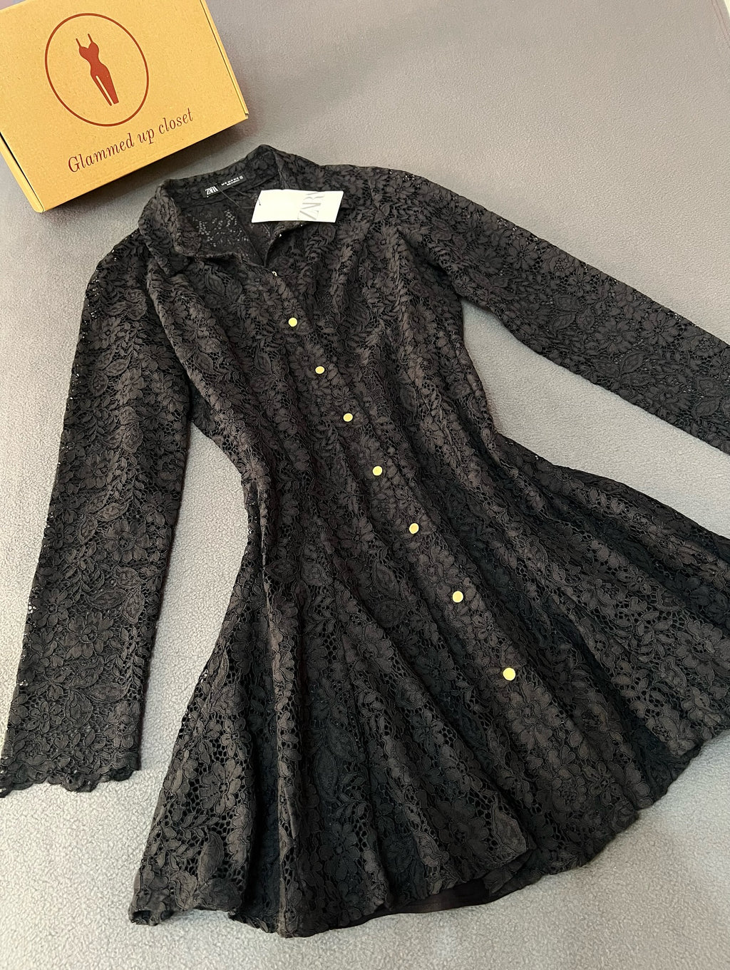 Zara
Lace buttoned dress