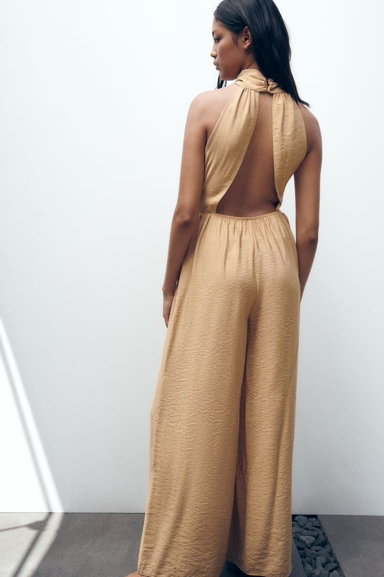 Zara
Halter neck Flowy Jumpsuit