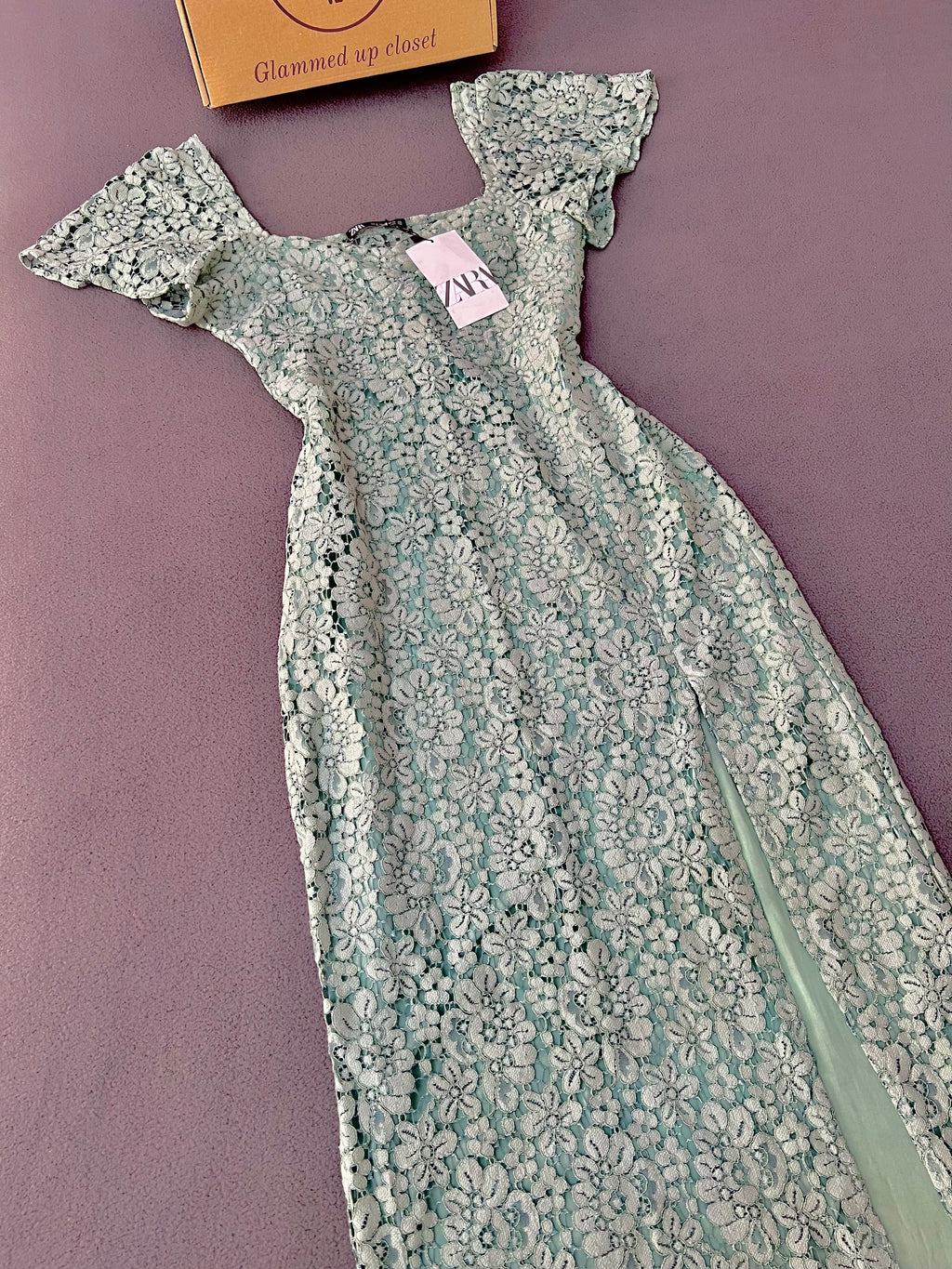 Zara
Lace Sweetheart Neckline Dress