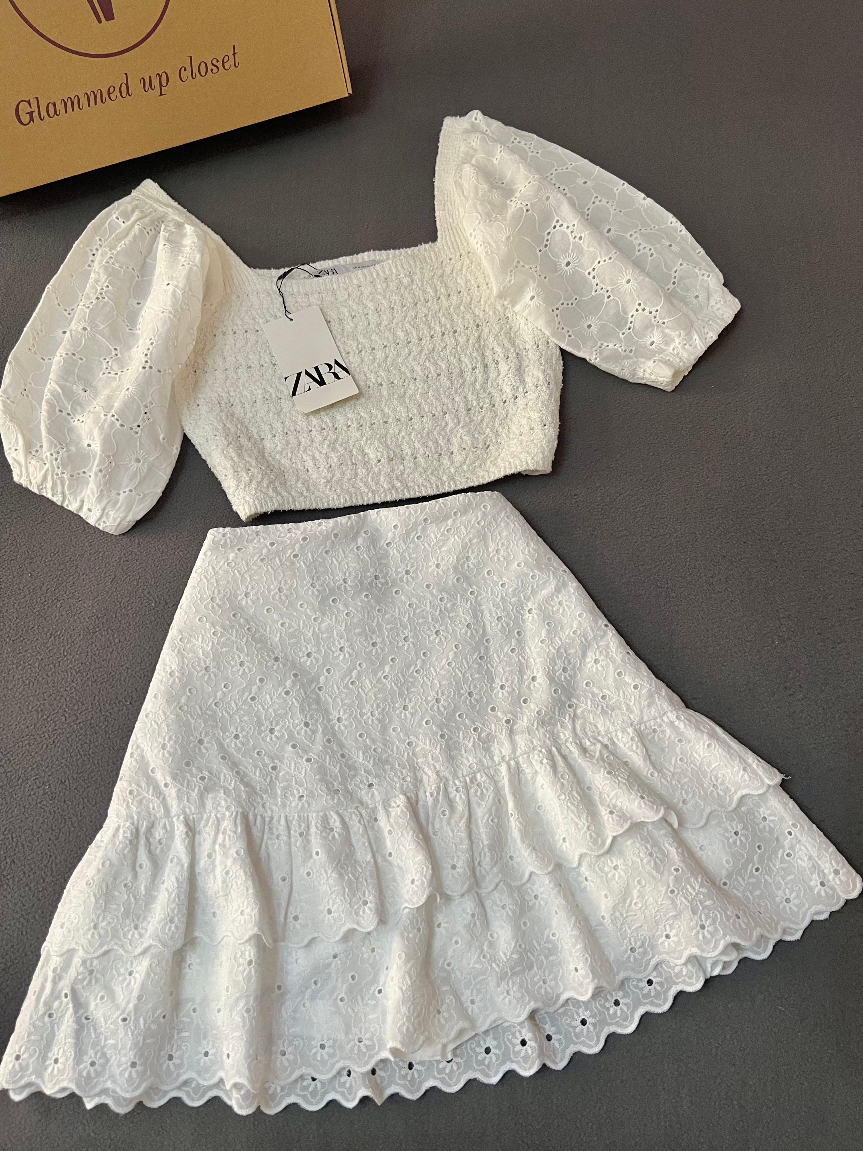 Zara
Embroidered ruffled skirt