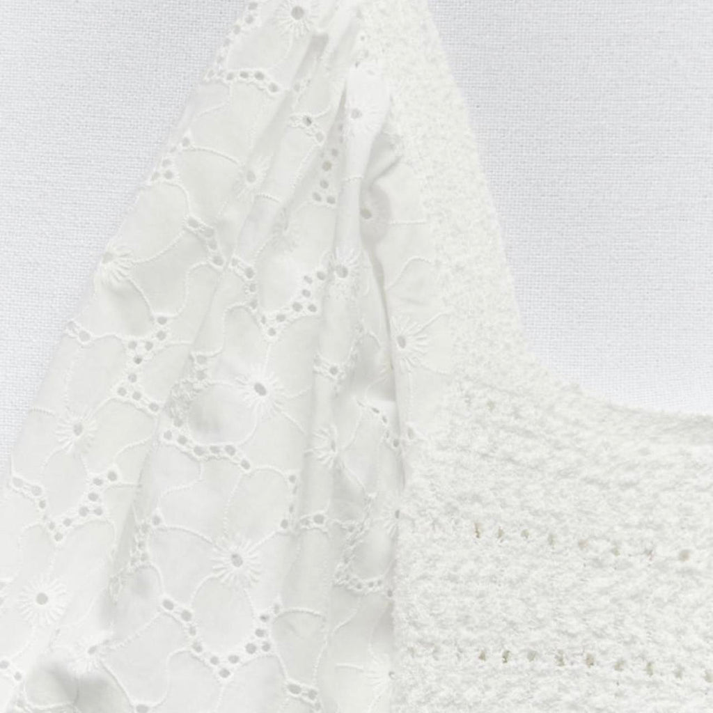 Zara
Combined knit embroidred top