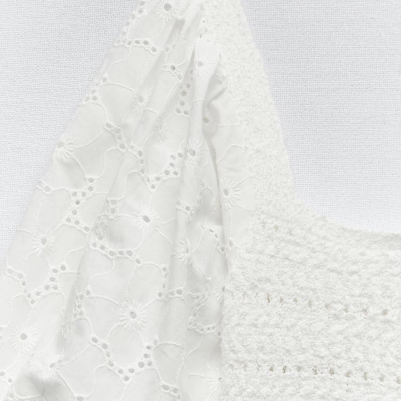 Zara
Combined knit embroidred top