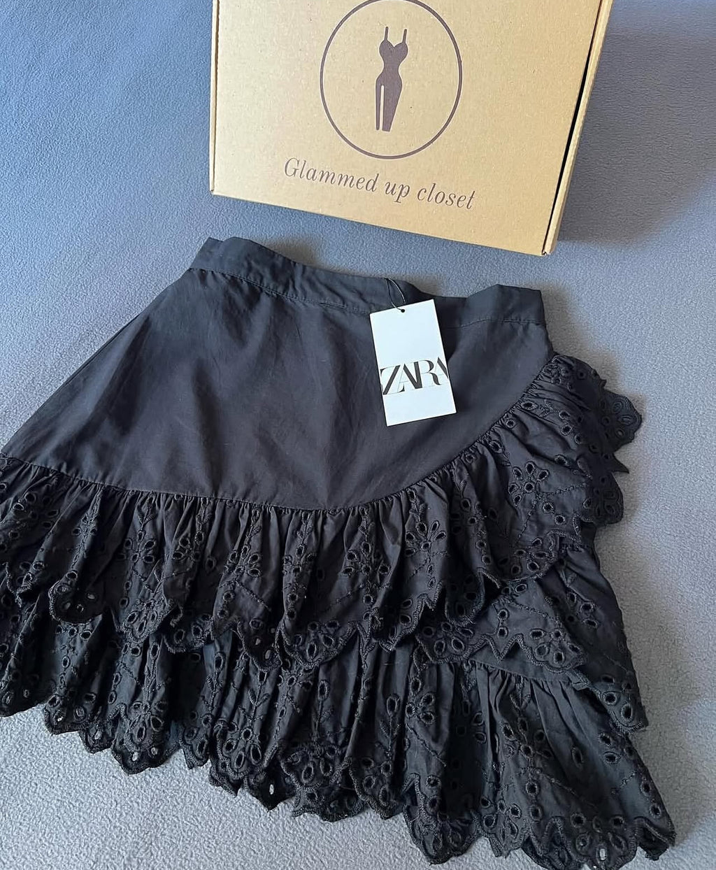 Zara
Embroidered mini skirt