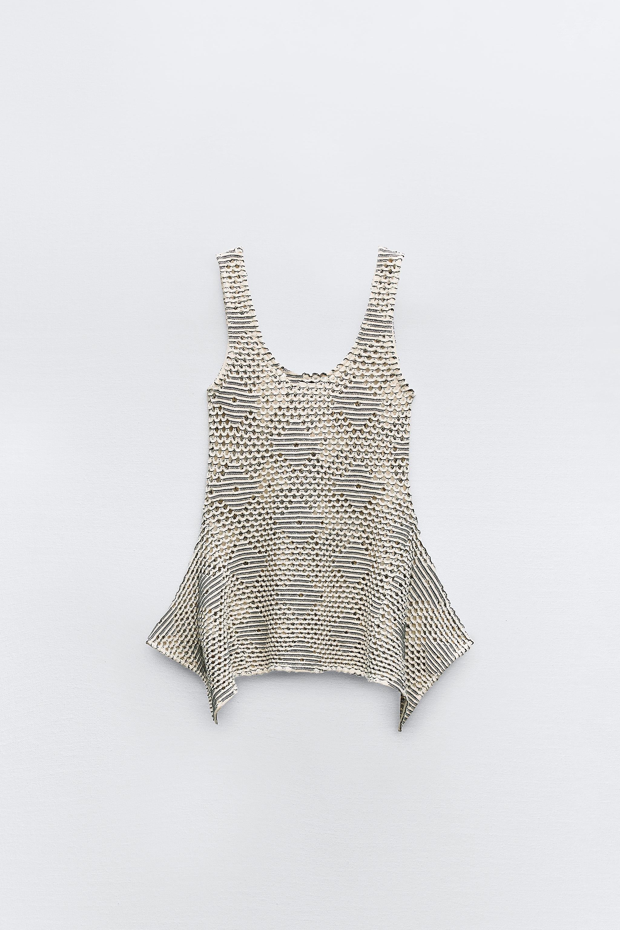 Zara
Asymmetrical jacquard top