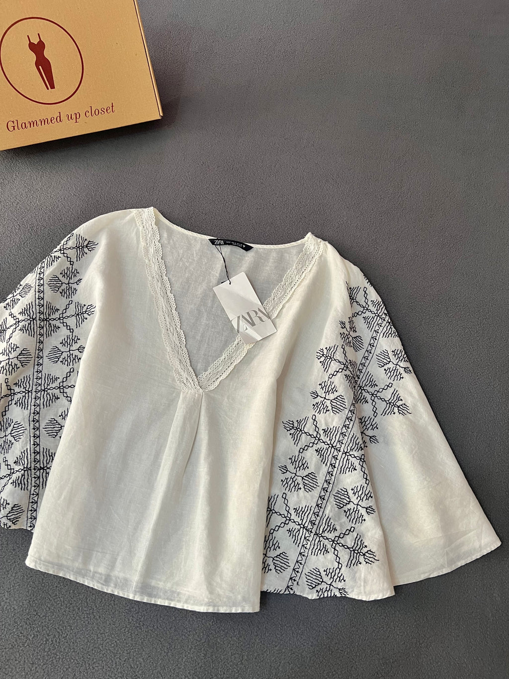 Zara
Embroidered linen blend cropped blouse