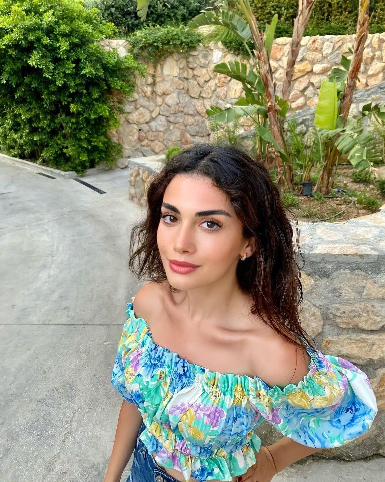 Zara
Off shoulder floral cropped top