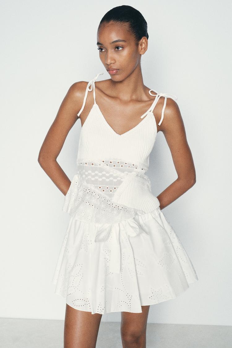 Zara
Embroidered skirt