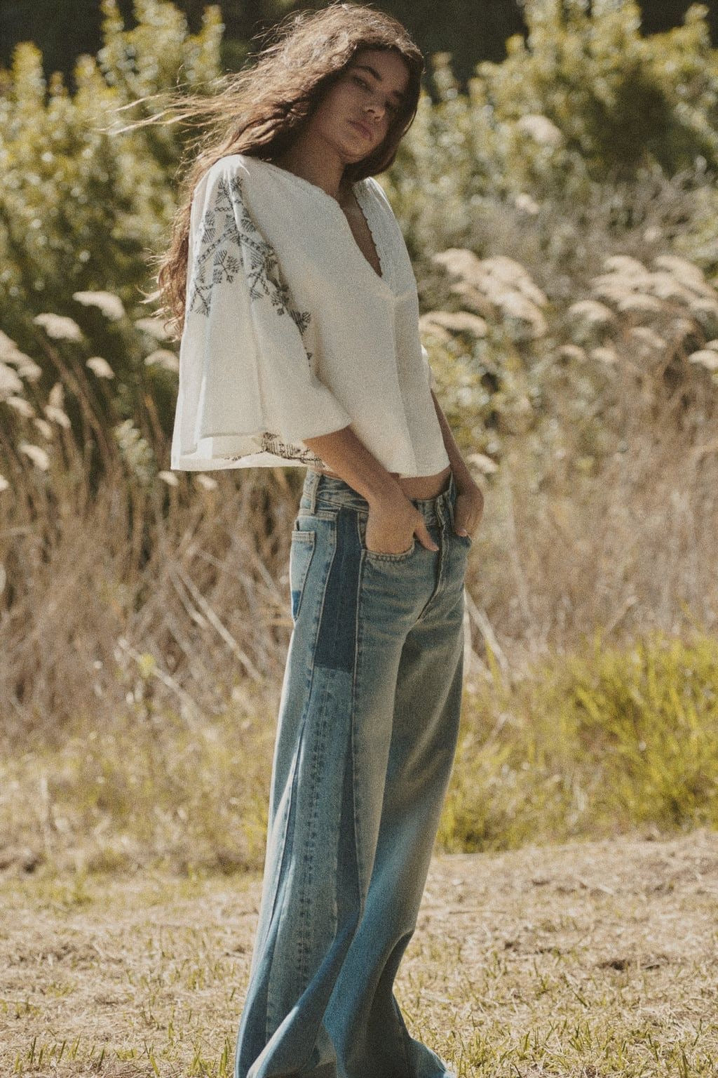 Zara
Embroidered linen blend cropped blouse