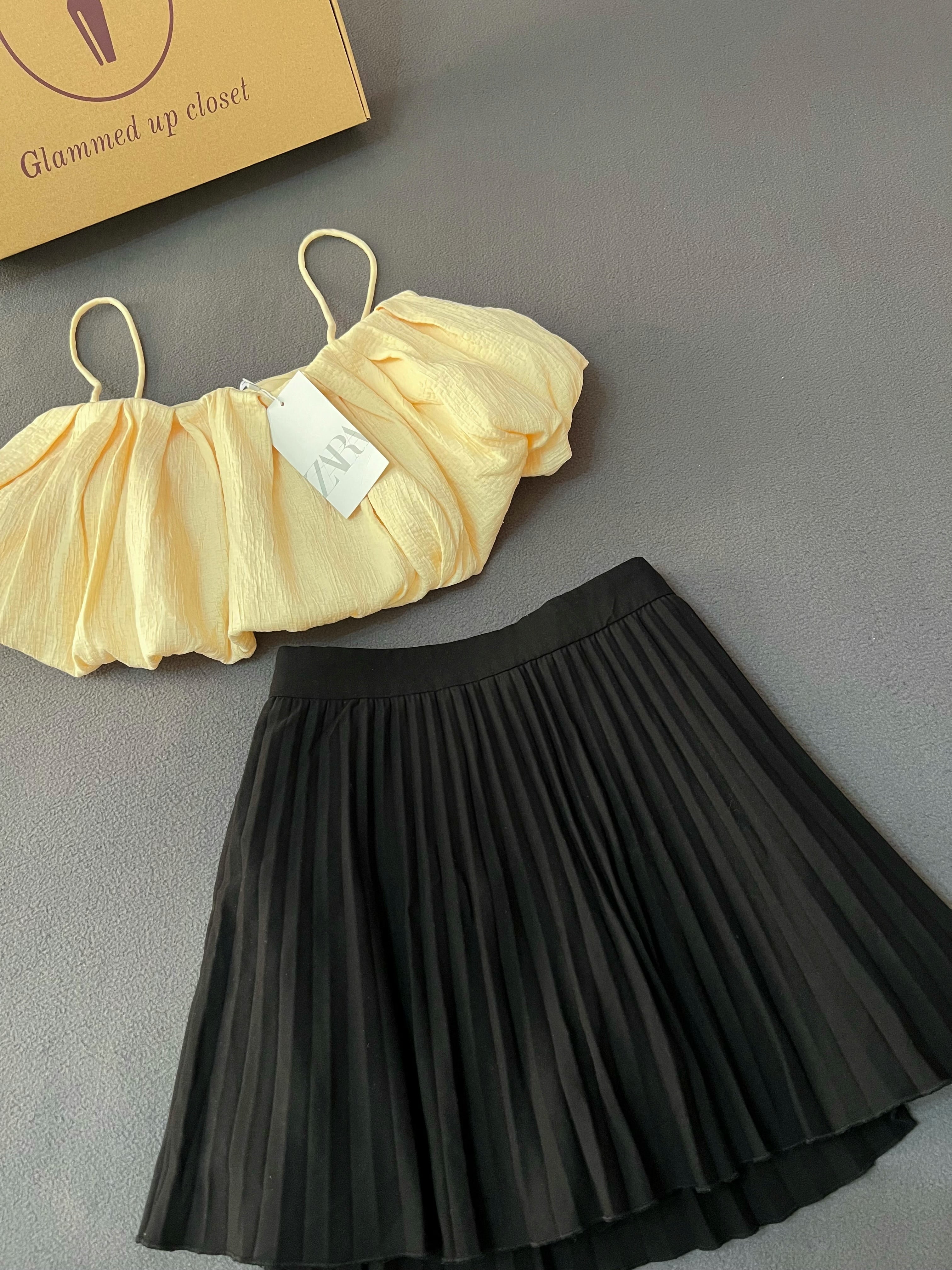 Zara
Pleated mini skirt